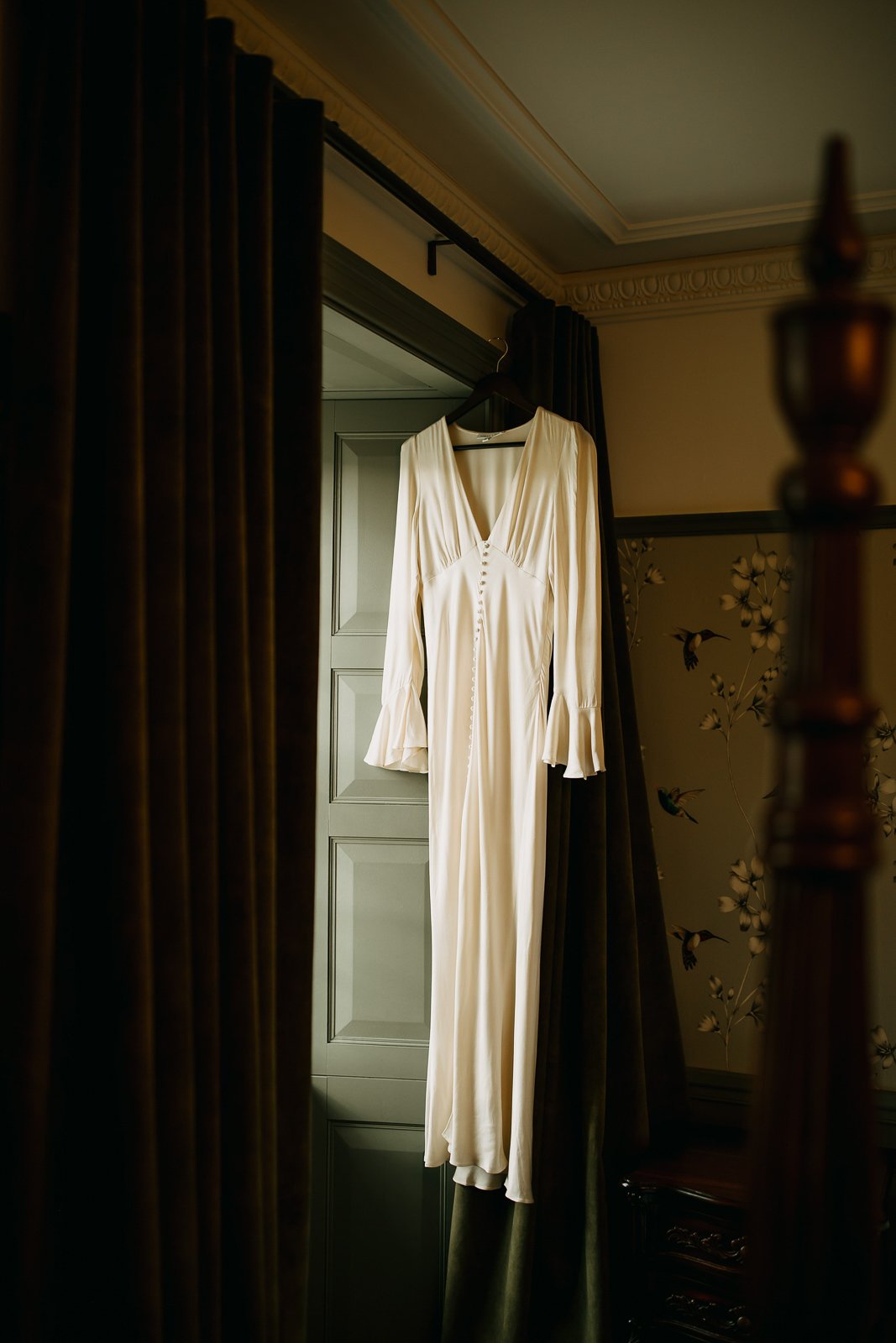 Vintage wedding dress at Monkstadt 1745 elopement, Isle of Skye