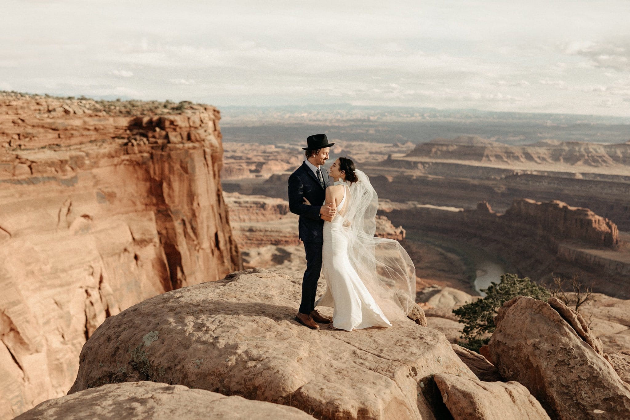 wedding portraits at dead horse point in Moab