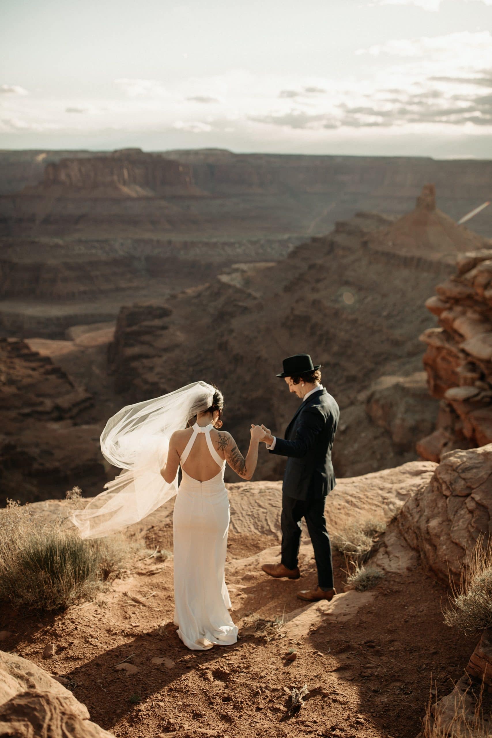 wedding portraits at dead horse point in Moab