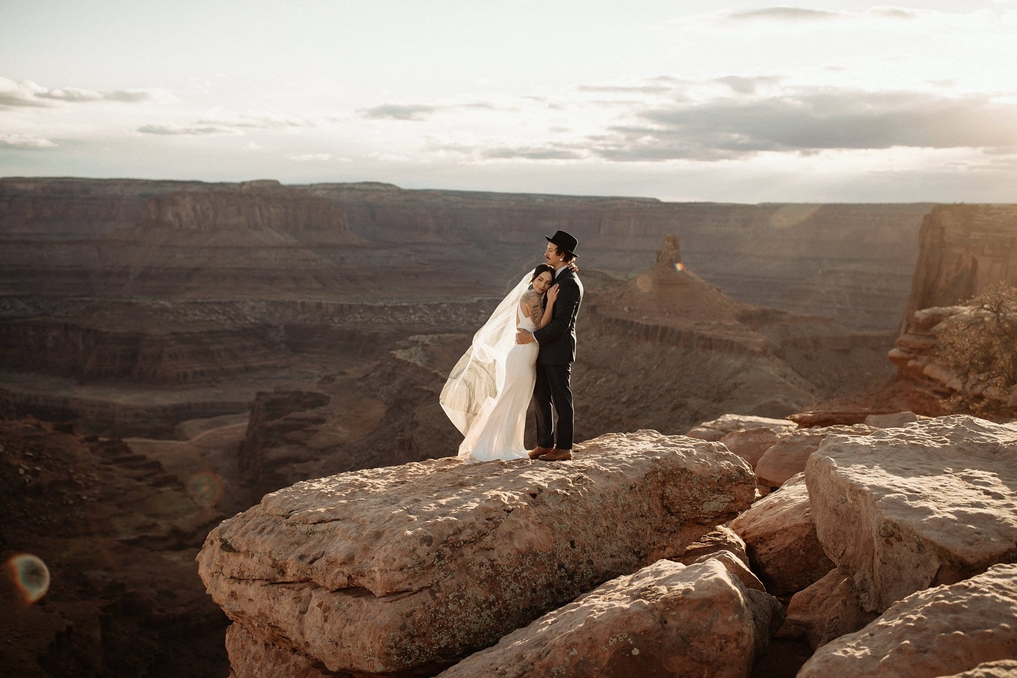 wedding portraits at dead horse point in Moab